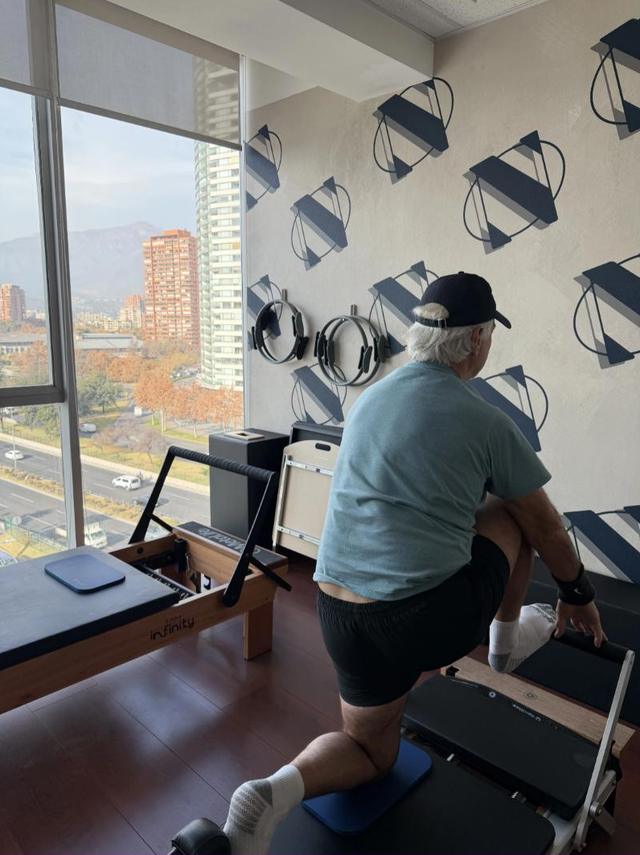 Paciente trabajando en reformer en sesión individual